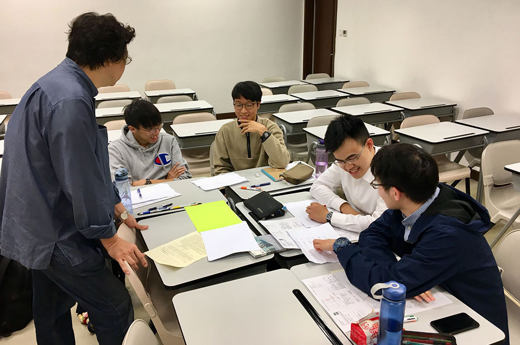 
Students were divided into small groups, to discuss and rank their six desires, qualities and identities in three orders so as to have their unique self-understanding.  【SQUID Narrative Self-Understanding Workshop】
