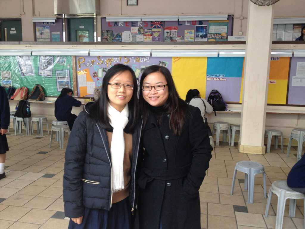 博菁(圖左) 2014年擔任實習老師,與藍秋蘭老師合照。