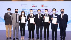 Professor Rocky S. Tuan (4th on the right), Vice-Chancellor and President of CUHK, Professor Andy Wong (2nd on the left), CUHK's Director of Admissions and Financial Aid, and CUHK teachers attend the scholarship presentation ceremony to congratulate CUHK awardees.