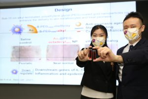 (right) Professor Jonathan Chung Hang CHOI, Associate Professor, and (left) Ms. Alisa Ruifang HAN, PhD student, Department of Biomedical Engineering, Faculty of Engineering display the new nanoparticles mixing with saline.