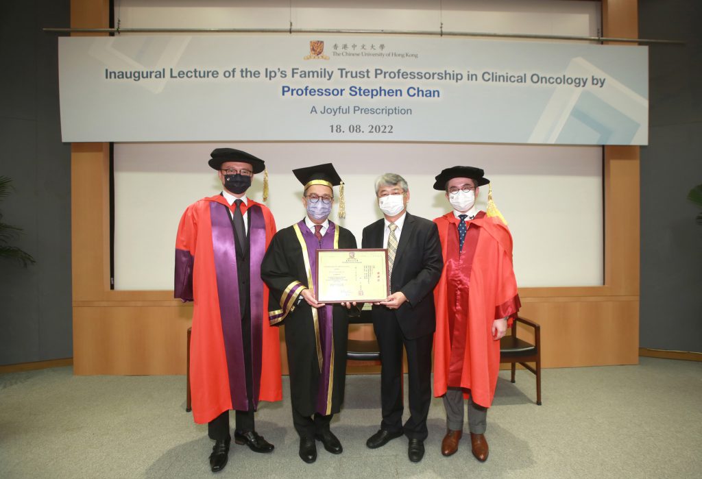 Professor Alan K.L. Chan (2nd from left), Provost of CUHK, presents a certificate of appreciation to Mr Paul Ip (2nd from right). <br />
<br />
Featured in the photo are Professor Francis Chan (1st from left), Dean of CU Medicine; and Professor Stephen Chan, Ip’s Family Trust Professor in Clinical Oncology, CUHK.