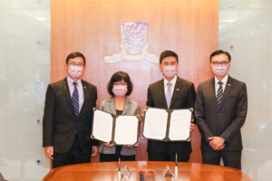 The Memorandum of Understanding was signed by CUHK Pro-Vice-Chancellor (Research) Professor Sham Mai-har (2nd left) and ASTRI Chief Executive Officer Dr Denis Yip (3rd left), and witnessed by Director of CUHK’s Office of Research and Knowledge Transfer Services Professor Benny Zee Chung-ying (1st left) and ASTRI Chairman Ir Sunny Lee Wai-kwong (4th left).