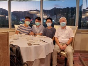 Bosco Chau (1st left) poses a group photo with the Department of Orthopaedics and Traumatology’s Professor Lam Tsz-ping (1st right) and other student helpers.