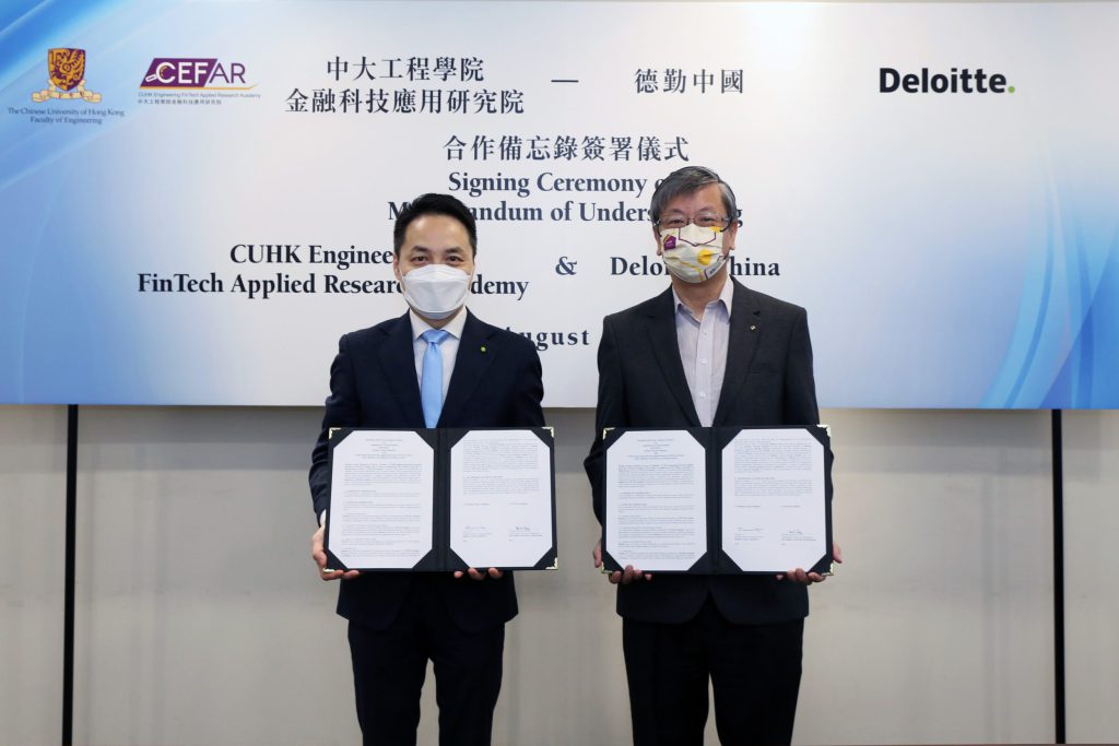 Deloitte China’s Southern Region Managing Partner Mr Edward Au (left) and CUHK Faculty of Engineering’s Acting Dean Professor Tsang Hon-ki sign a collaboration agreement.