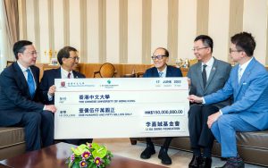 CUHK representatives thank Dr. Li Ka-shing (middle) for his generous donation to support the University’s research and development in biomedical technology.<br />
<br />
(From left) Professor Anthony Chan, Pro-Vice-Chancellor of CUHK; Professor Rocky S. Tuan, Vice-Chancellor and President of CUHK; Dr. Li Ka-shing; Professor John Y. Chai, Council Chairman of CUHK; and Professor Francis Chan, Dean of Medicine at CUHK.