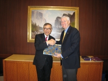 Prof. Lawrence J. Lau, Vice-Chancellor of The Chinese University of Hong Kong (left) and 
Prof. Robert Birgeneau, Chancellor of the University of California at Berkeley.