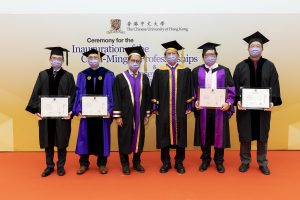 Professor Rocky S. Tuan, CUHK Vice-Chancellor and President (3rd right) and Professor Alan Chan, Provost (3rd left), pose for a group photo with Professor Wei-hsin Liao, Choh-Ming Li Professor of Mechanical and Automation Engineering, Professor Hon-ming Lam, Choh-Ming Li Professor of Life Sciences (1st-2nd left), Professor Che-wah Ho, Choh-Ming Li Professor of Chinese Language and Literature, and Professor Ling Qin, Choh-Ming Li Professor of Orthopaedics and Traumatology (2nd right and 1st right).