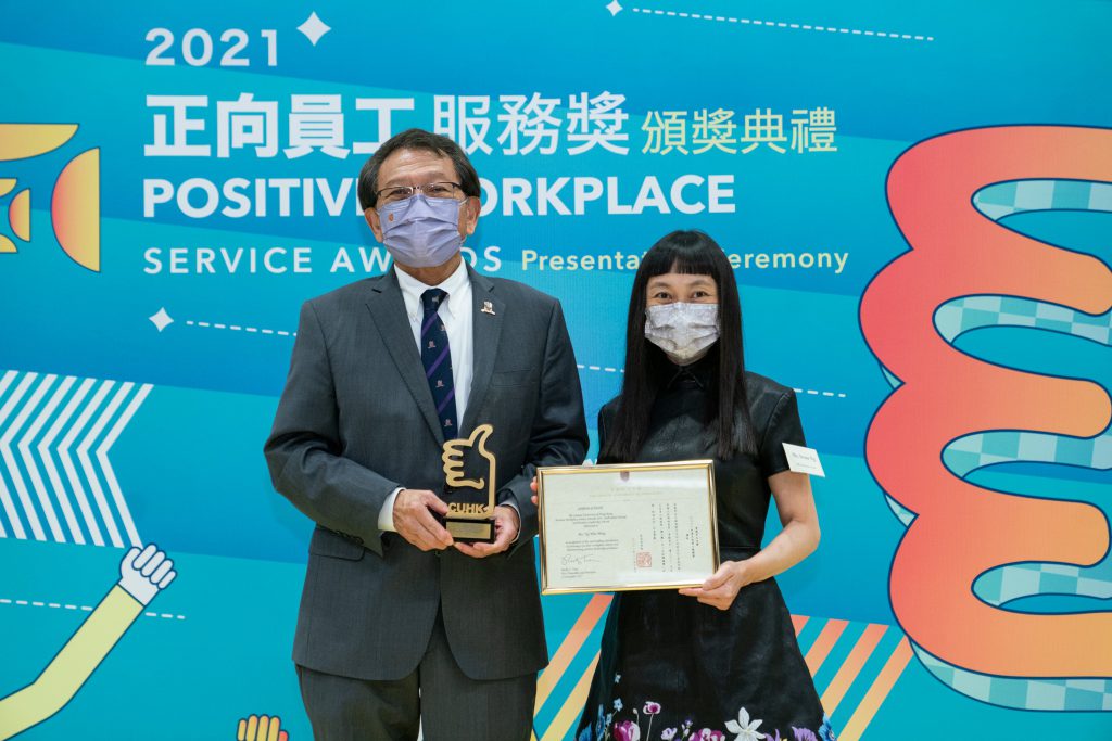 Professor Rocky Tuan, Vice-Chancellor and President of CUHK (left) presents the Positive Leadership Award and the PWS (Individual) Award to Ms. Ng Wai Ming, I‧CARE Centre for Whole-person Development.