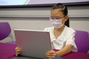 CU Medicine team suggests schoolchildren should develop healthy habits for using digital devices, like taking a 30-second rest after looking at the screen for 30 minutes. And they are recommended to increase outdoor time to 2 hours per day or 14 hours per week.