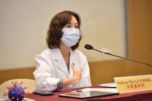 黃麗儀教授指出，調查顯示絕大部分本港市民明白接種疫苗是控制新冠疫情的最有效方法，但他們憂慮疫苗可能造成不良反應，加上所接收資訊未夠全面，都引致他們對接種疫苗採取觀望態度，削弱了打針的意願。