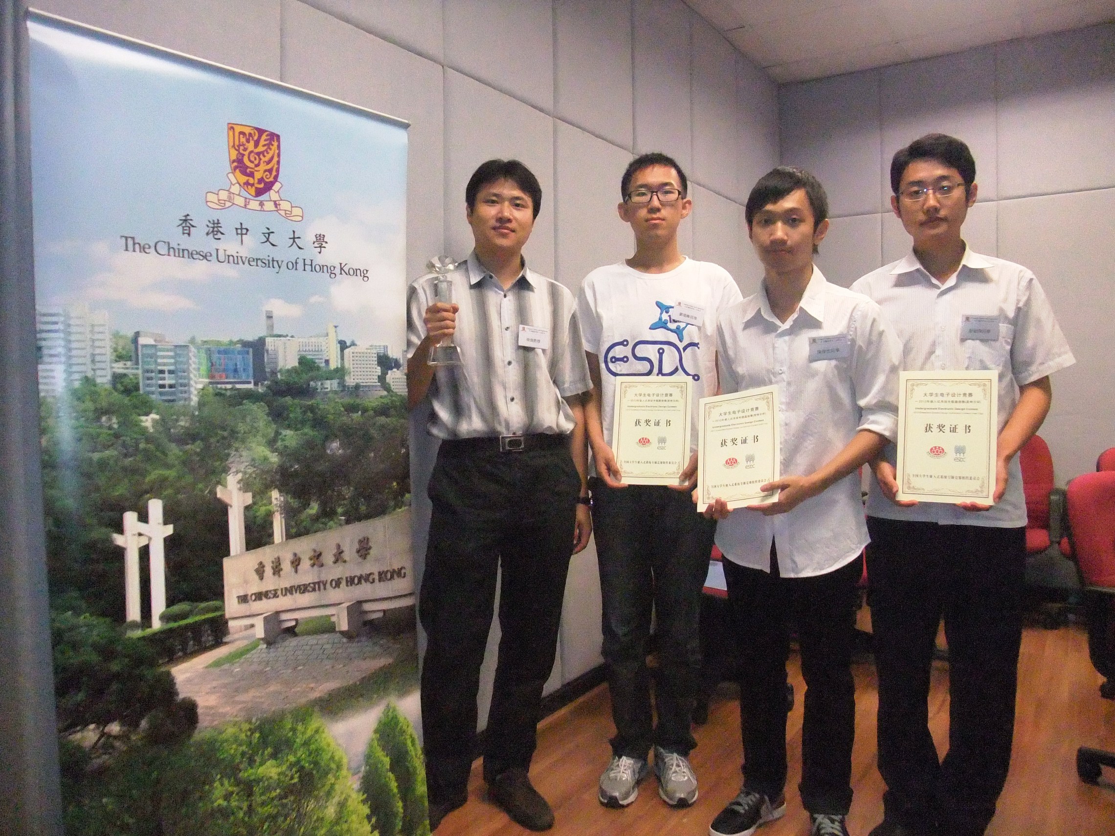 (From right) The Intel Cup champion team – Shu Jianfei, Chan Chun Kit and Liu Rui Feng from the Department of Computer Science and Engineering, CUHK and their supervisor Prof. Xu Qiang.