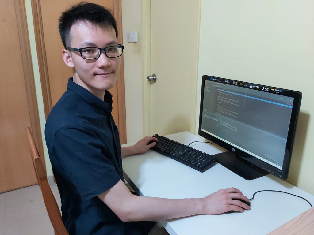 The bursary supports Leung Wang Fat to develop a service industry-related computer application, allowing him to contribute to the society.