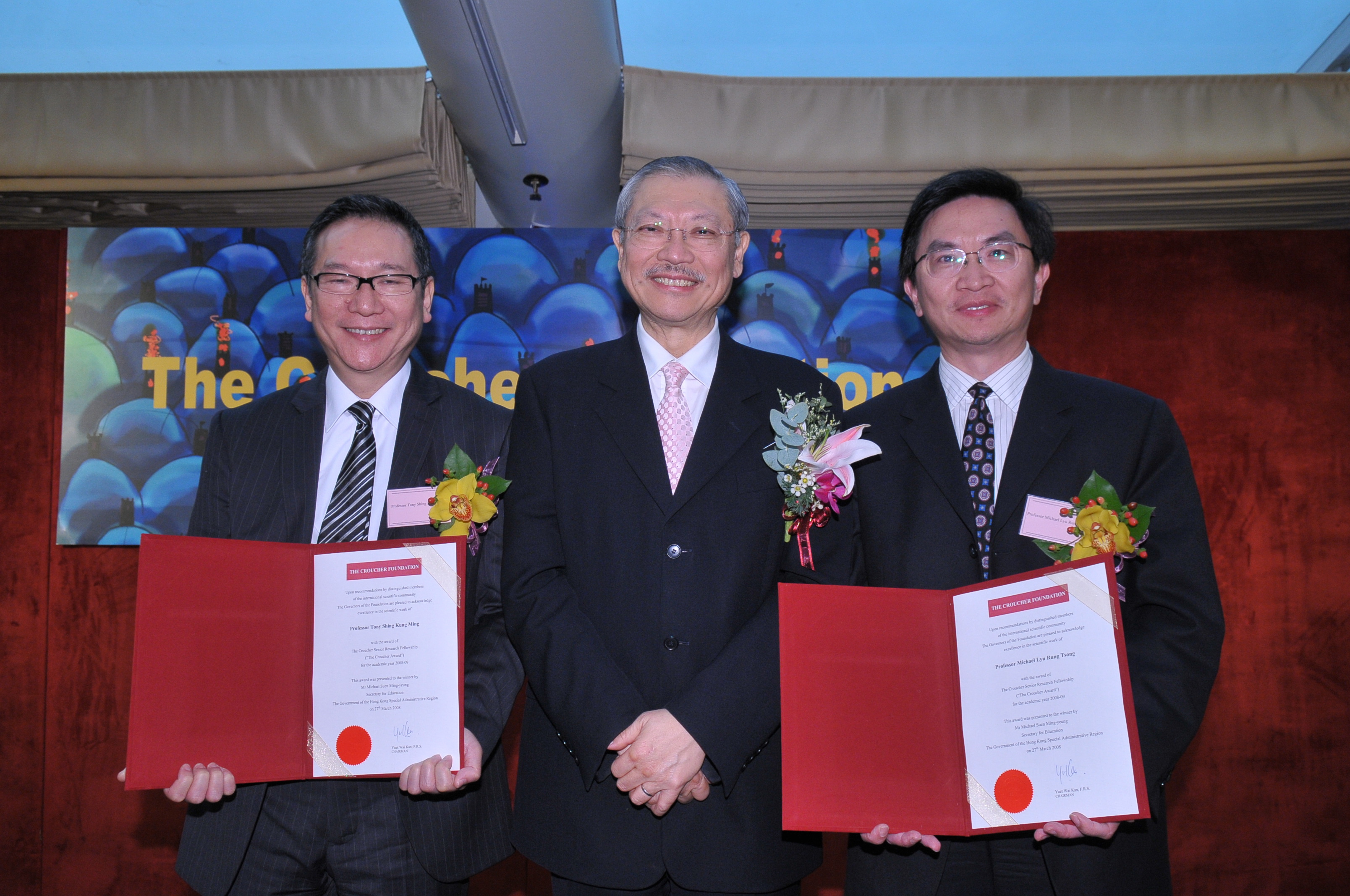 From left: Professor Tony Shing, Mr Michael M.Y. Suen, Secretary for Education, and Professor Michael Lyu.