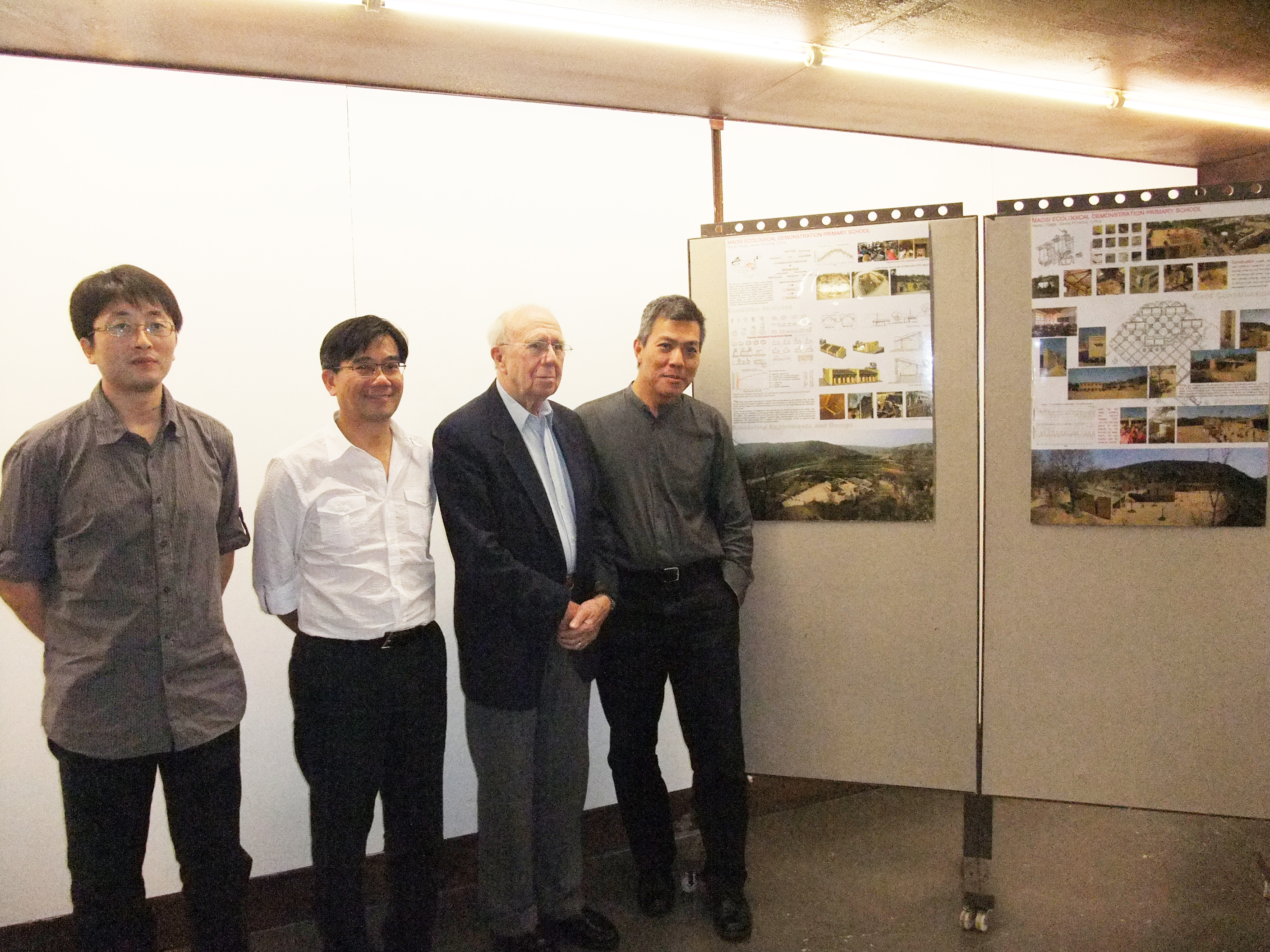 From left: Mr. Mu Jun, Ph.D student, Department of Architecture, CUHK; Prof. Ho Puay Peng, Chairman, Department of Architecture, CUHK; Sir David Akers-Jones, Honorary Chairman, Wu Zhi Qiao (Bridge to China) Charitable Foundation; and Prof. Ng Yan-yung Edward, Professor, Department of Architecture, CUHK