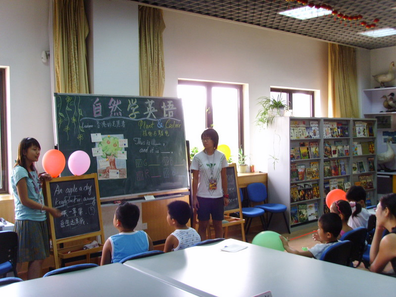 Cheng Hiu Cho (left) teaches English to primary school students in Beijing.