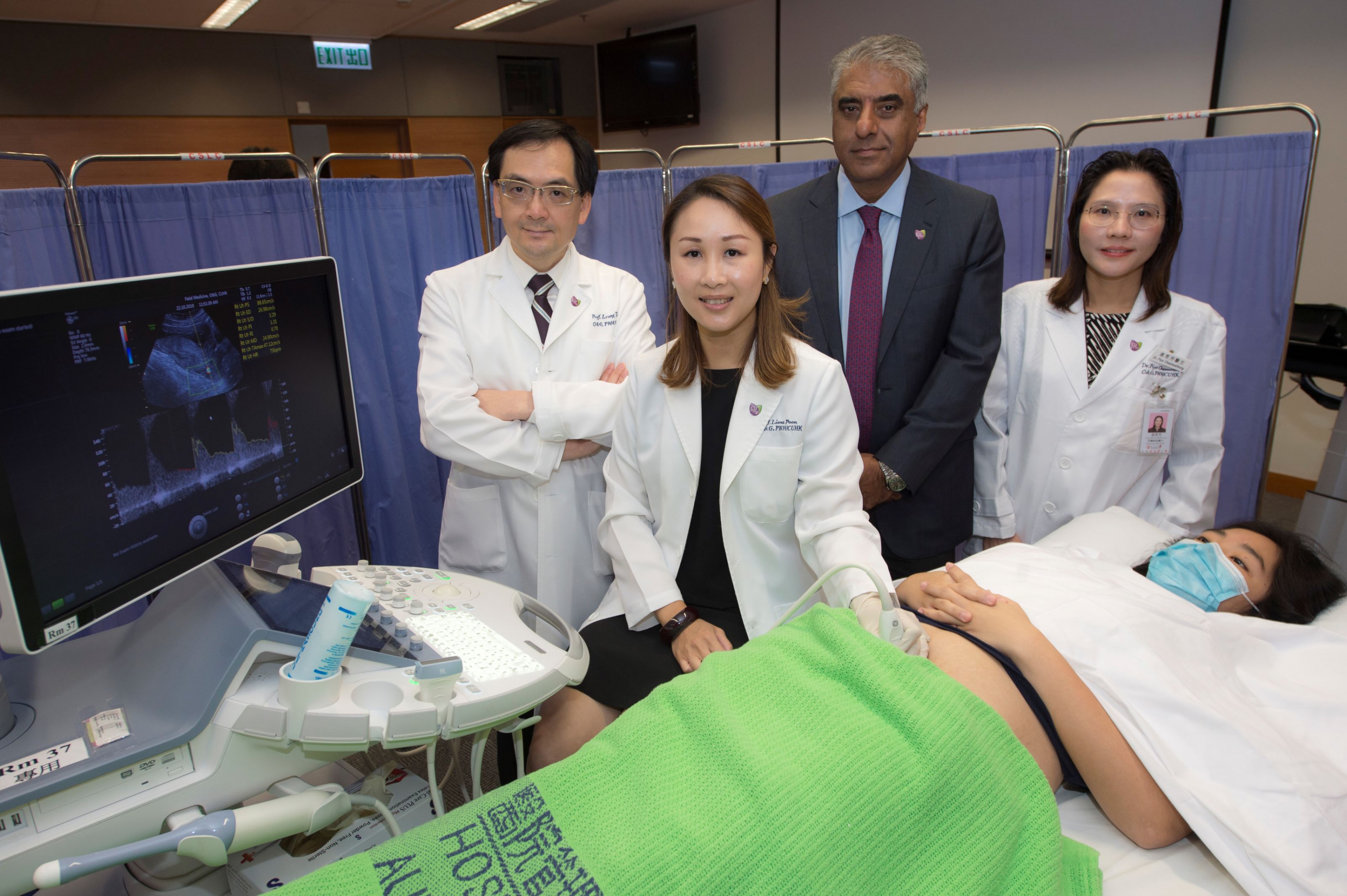 A recent study conducted by the Department of Obstetrics and Gynaecology of the Faculty of Medicine at CUHK has validated the UK Fetal Medicine Foundation’s Triple Test enhanced by the research team can double the detection rate of preterm preeclampsia in Asian pregnant women. (From left) Professor Tak Yeung LEUNG, Chairman; Professor Liona POON, Professor; Professor Daljit Singh SAHOTA, Associate Professor; and Dr. Piya CHAEMSAITHONG, Clinical Lecturer, of the Department of Obstetrics and Gynaecology of the Faculty of Medicine at CUHK.