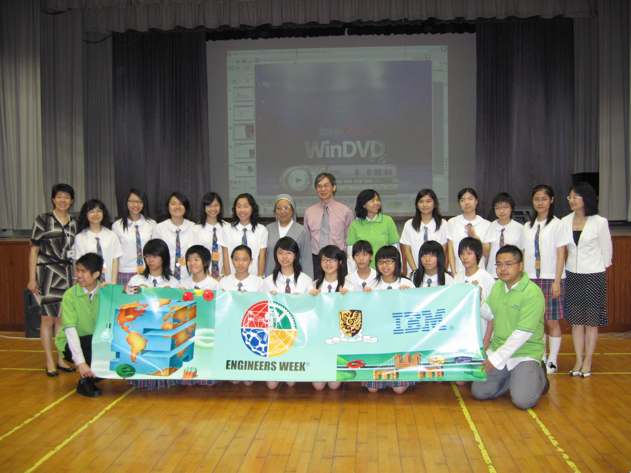 Professor HO Ho Pui, Aaron, Associate Dean (Student Affairs) of Faculty of Engineering
together with students from St Paul's Convent School.