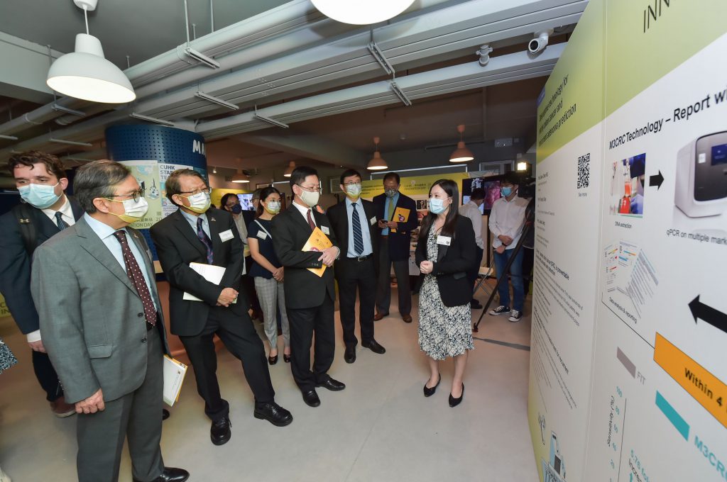 Mr. Alfred SIT, Secretary for Innovation and Technology, tours the exhibition booths hosted by CUHK at its Innovation Day.