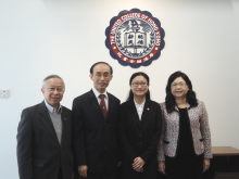 Serena Dai (2nd right) poses for a group photo with Prof. Jimmy Yu, Head of United College (2nd left), Prof. Barley Mak, Associate College Head and Dean of Students (1st right) and Prof. Kwan Hoi-shan, Associate College Head and Dean of General Education, United College, CUHK.