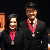 RIBA President Jane Duncan (left) presents the President’s Silver Medal 2016 to Thomas Chee King-hei, a graduate of CUHK School of Architecture.