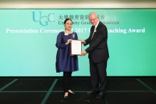 Prof. Emily Chan receives the award certificate from Prof. Adrian Dixon, Chairperson of 2017 UGC Teaching Award Selection Panel.