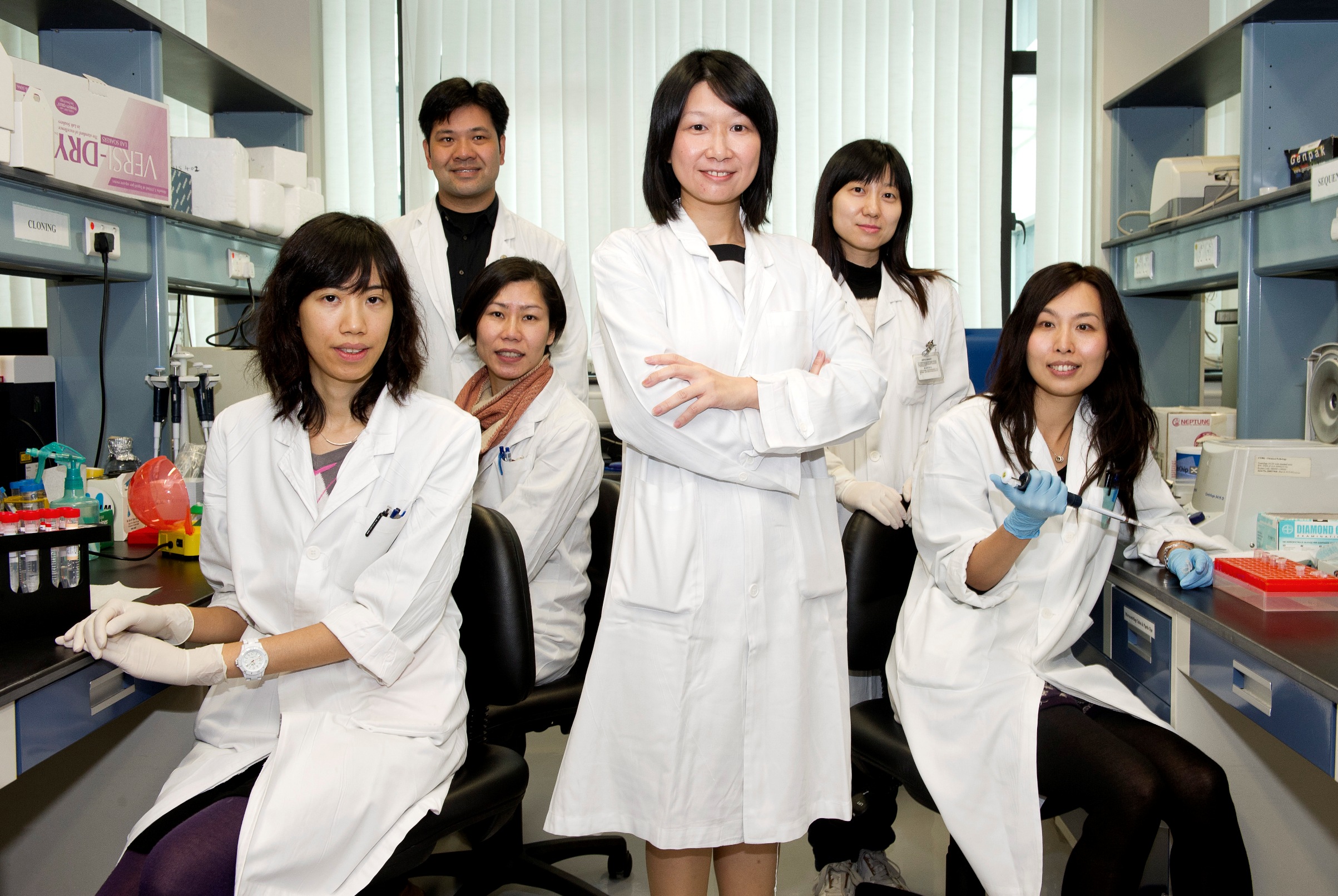 Prof. Rossa Chiu and her research team.