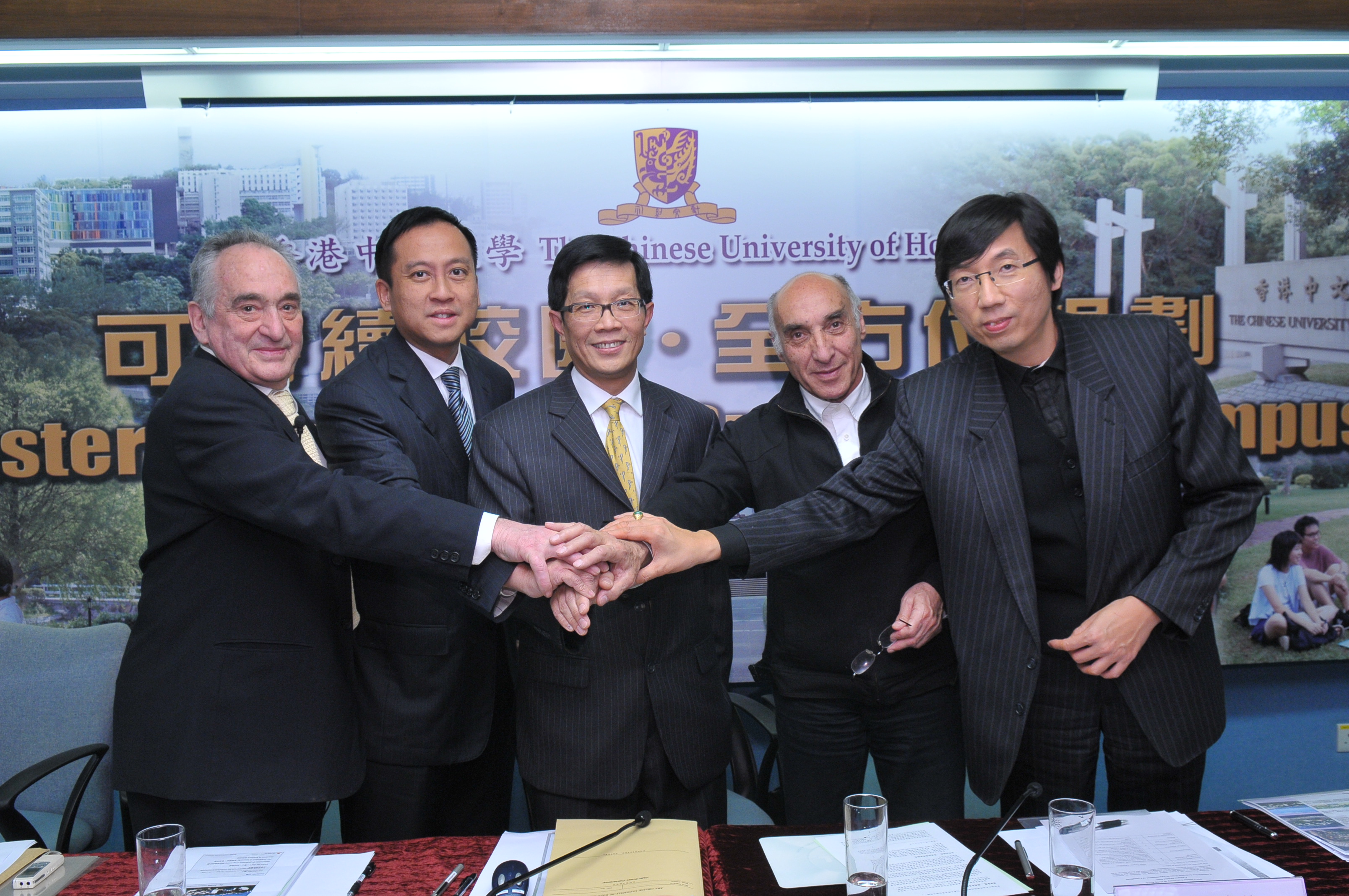 From left:
Mr. Edward Cullinan, Chairman, Edward Cullinan Architects
Mr. Kyran Sze, Managing Director, Aedas Limited 
Professor Pak-chung Ching, Co-chairman of the Steering Committee on Campus Master Planning and Pro-Vice-Chancellor, CUHK 
Professor Essy Baniassad, Co-chairman of the Steering Committee on Campus Master Planning and Research Professor of Architecture, CUHK
Professor Bernard Lim, member of the Steering Committee on Campus Master Planning and Professor of the Department of Architecture, CUHK