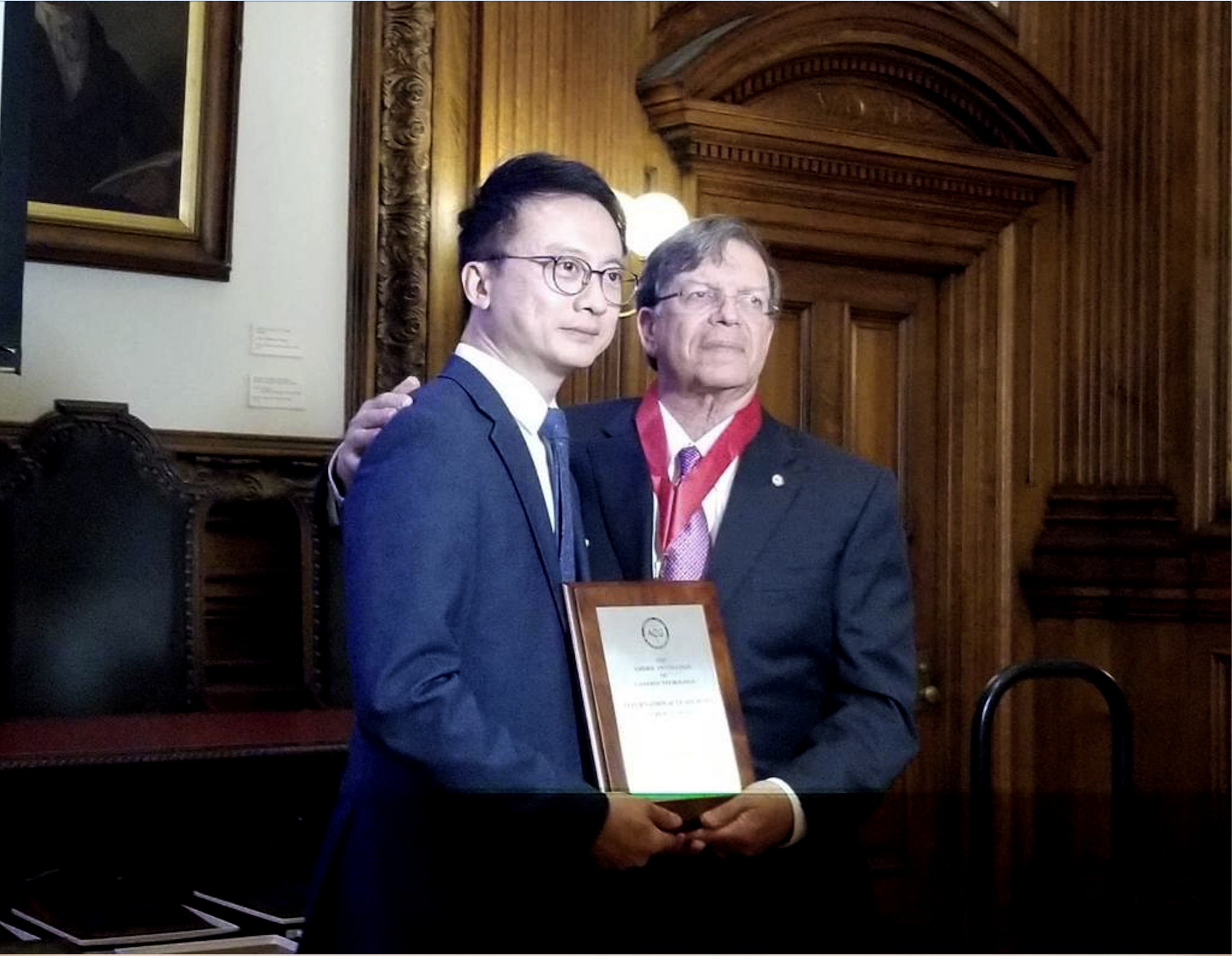 Professor Francis Chan received this year’s International Leadership Award from Dr Irving M. PIKE (right), the President of the American College of Gastroenterology, at the Annual Scientific Meeting of the College in October 2018.