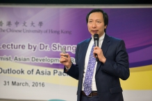 Dr. Shang-Jin Wei, Chief Economist of ADB, delivers a lecture at CUHK.