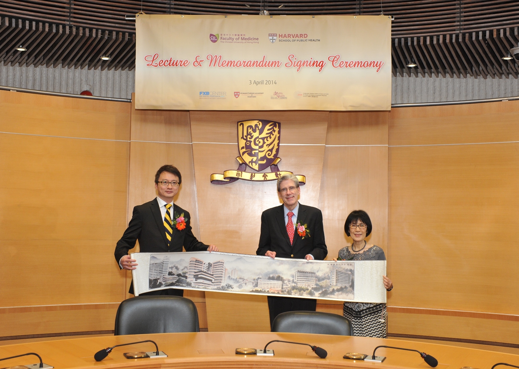 Prof. Fanny Cheung (right), Pro-Vice-Chancellor and Vice-President, CUHK and Prof. Francis Chan present a souvenir to Prof. Julio Frenk.