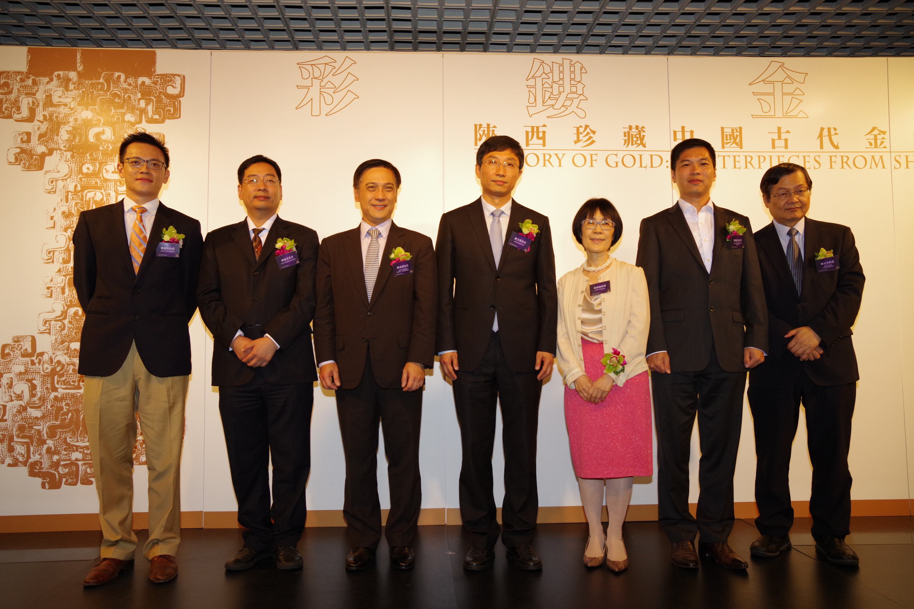 A group photo of officiating guests, (from left) Prof. Josh Yiu, Director of the Art Museum, CUHK; Mr. Han Jianwu, Associate Dean of the Shaanxi Institute for Preservation of Cultural Heritage; Mr. Chan Shing-wai, Assistant Director of Leisure and Cultural Services (Heritage and Museums); Mr. Luo Wenli, Deputy Director of the Shaanxi Provincial Cultural Relics Bureau; Prof. Fanny M.C. Cheung, Pro-Vice-Chancellor and Vice-President of CUHK; Mr. Bobby Liu, Executive Director of Chow Tai Fook Jewellery Co. Ltd; Prof. Leung Yuen-sang, Director of the Institute of Chinese Studies, CUHK.