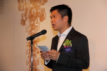 Mr. Bobby Liu, Executive Director of Chow Tai Fook Jewellery Co. Ltd delivers a speech.