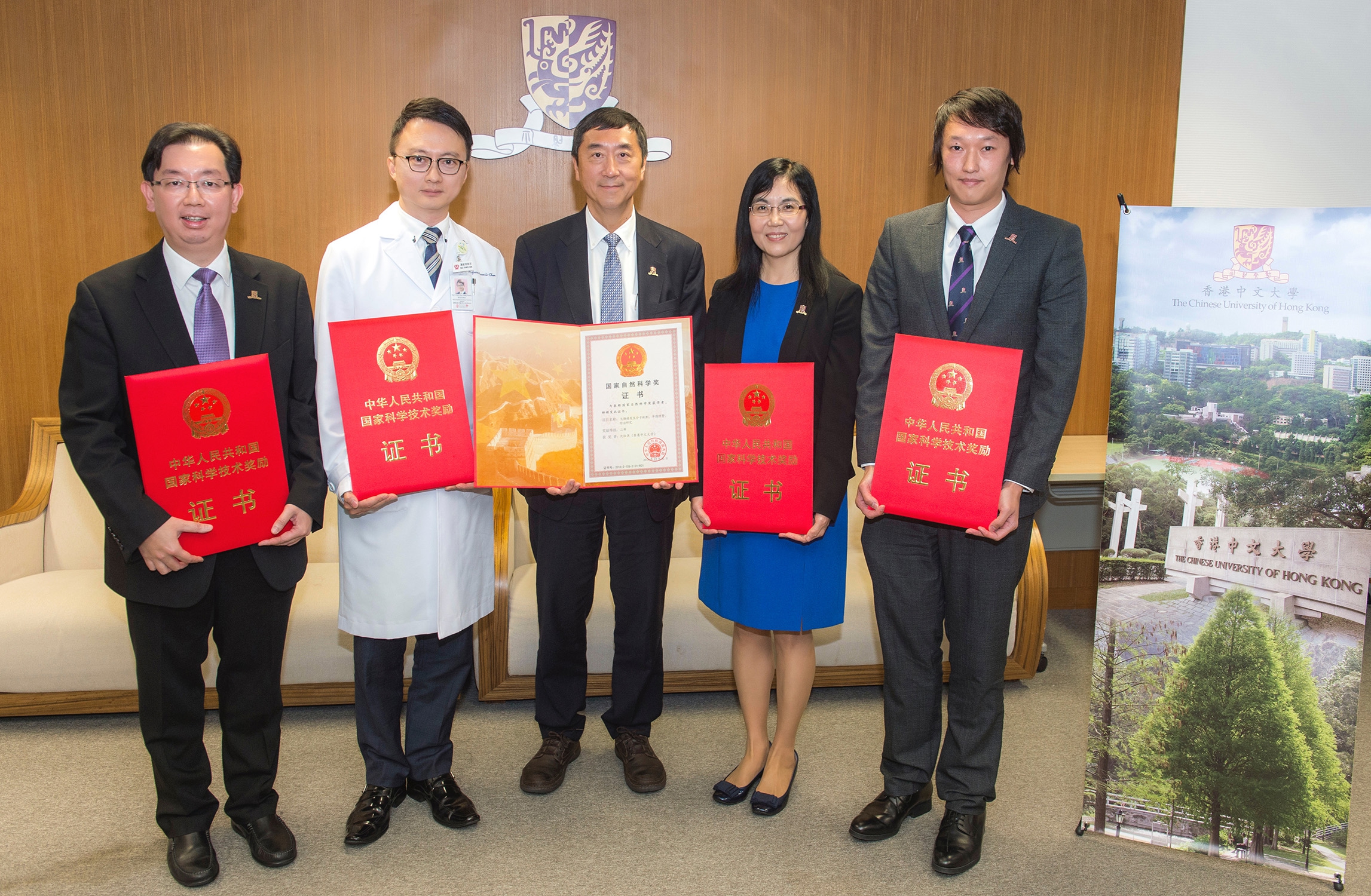 The winning team of SNSA 2-class award (from right): Prof William KK Wu, Research Assistant Professor of the Department of Anaesthesia and Intensive Care and the Institute of Digestive Diseases; Prof. Jun Yu, Professor of the Department of Medicine and Therapeutics; Prof. Joseph JY Sung, Vice-Chancellor and President of CUHK and Mok Hing Yiu Professor of Medicine; Prof. Francis KL Chan, Dean of the Faculty of Medicine; and Prof. Simon SM Ng, Professor of the Department of Surgery.