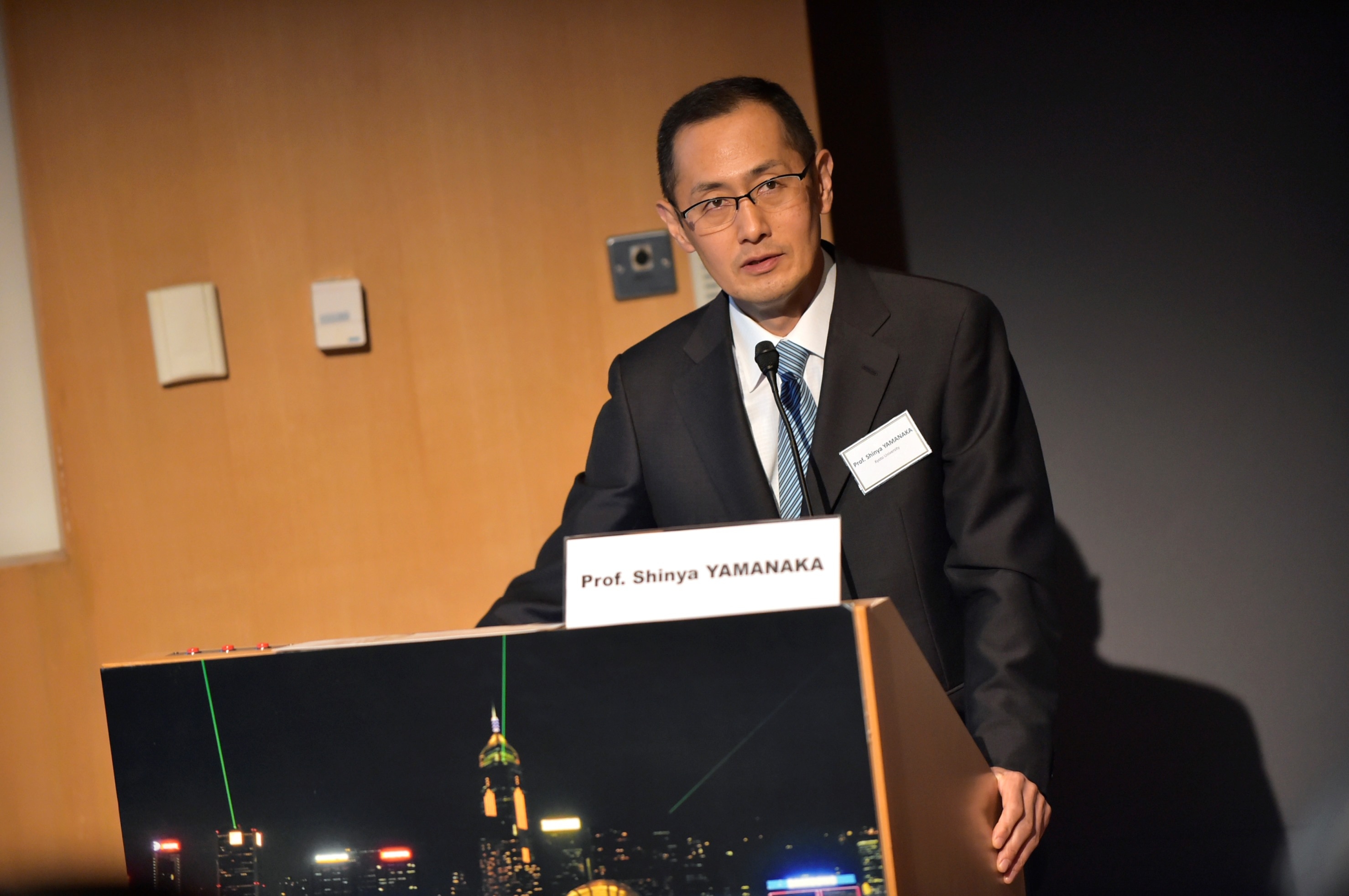 Prof. Shinya Yamanaka, Nobel Laureate in Physiology or Medicine 2012, Shaw Laureate in Life Science and Medicine 2008, and Director of the Center for iPS Cell Research and Application in Kyoto University, has been invited to be Dr. Lui Che Woo Distinguished Professor and deliver a public lecture on ‘New Era of Medicine with iPS Cells’.