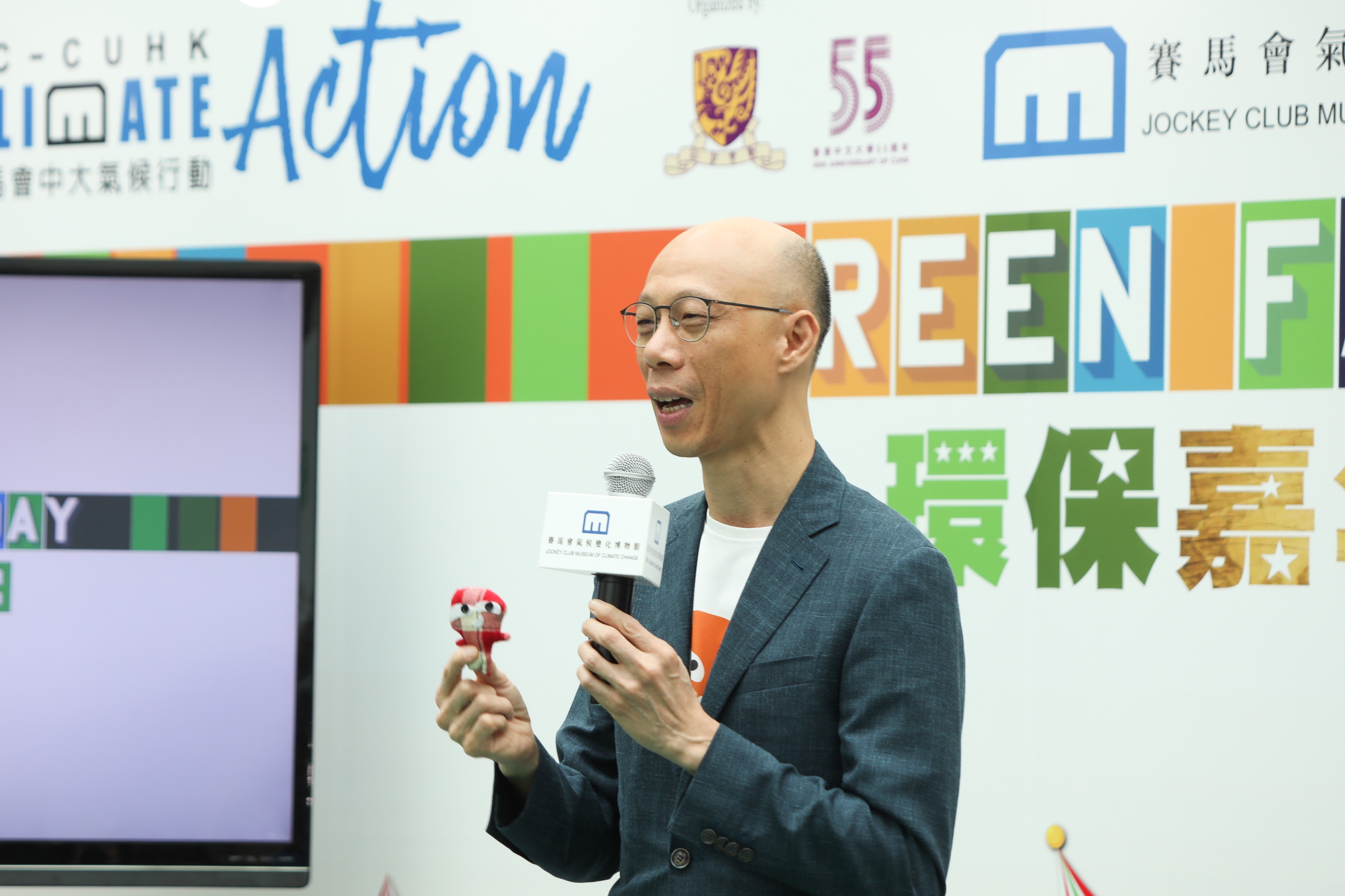 Mr Wong Kam-sing, Secretary for the Environment of the Government of the HKSAR, gives the speech as Guest of Honour