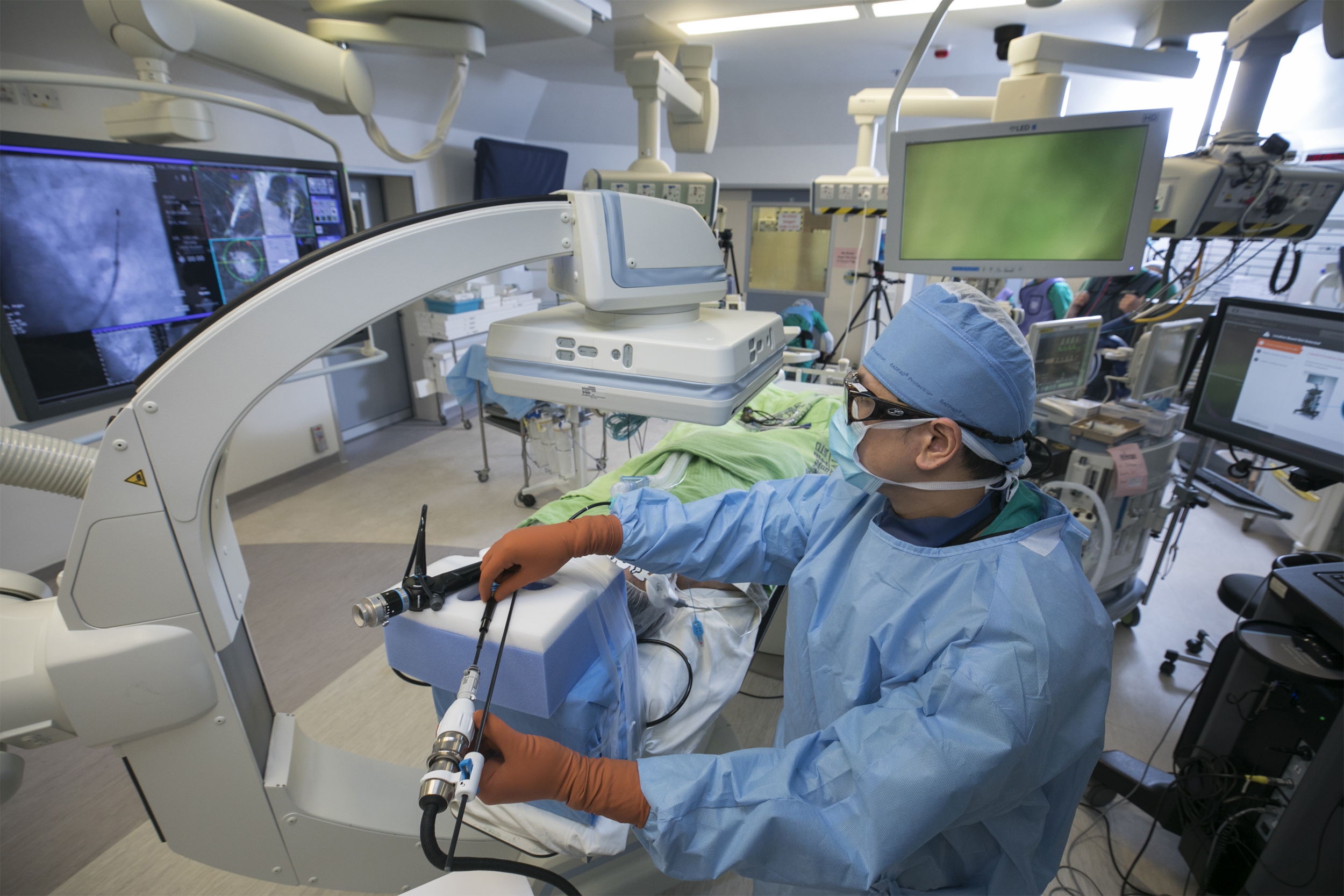 The actual scene showing BMA of lung tumours in the hybrid operating room. Featured is the surgeon precisely deploying microwave ablation catheter into the lung tumour with the assistance of cone beam computed tomography (CT) in the hybrid operating room.