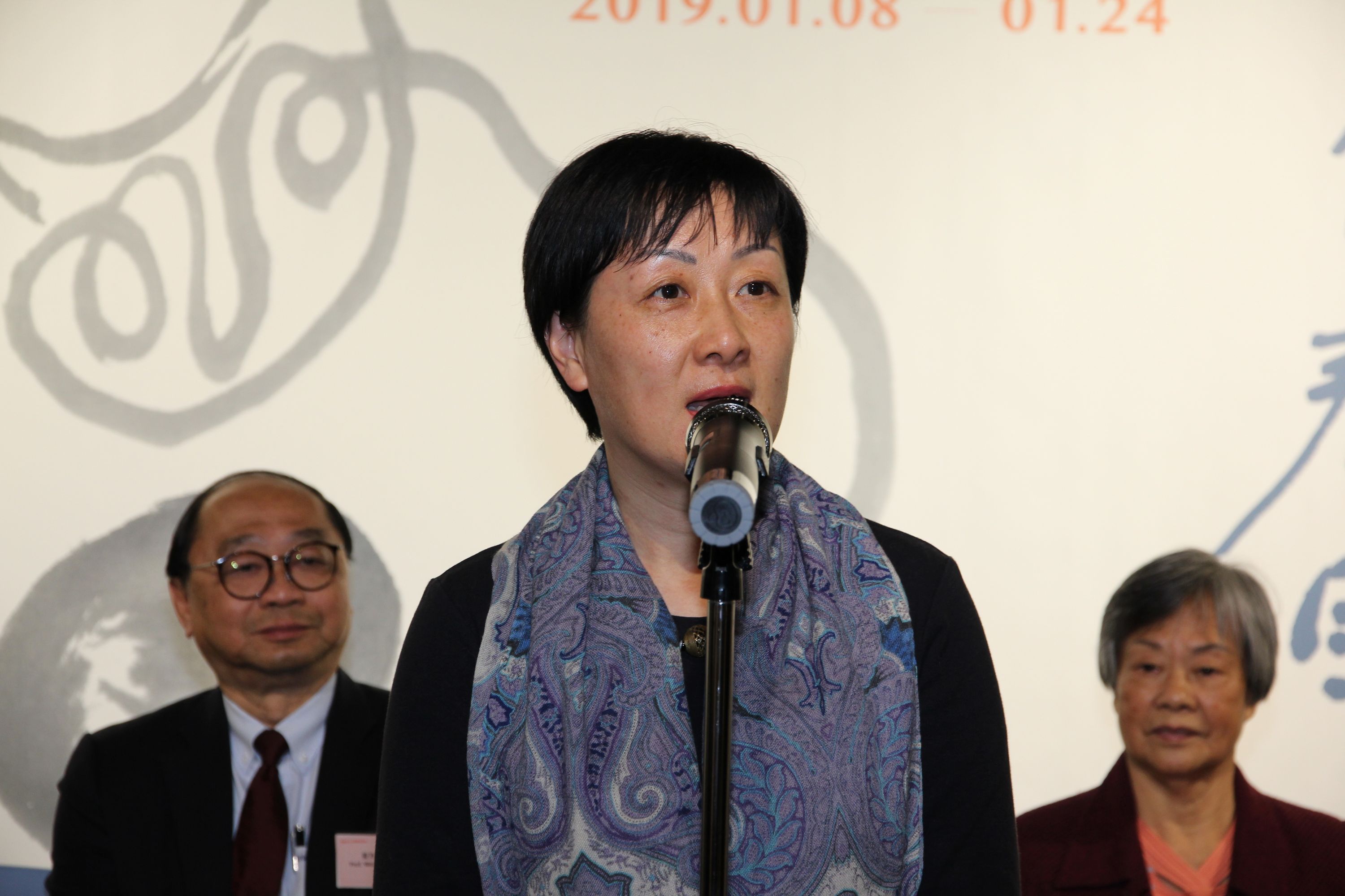 Prof. Xu Xiaodong, Associate Director of the Art Museum, CUHK delivers a welcoming speech.