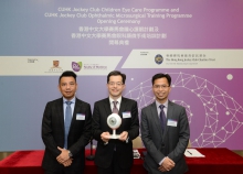 The CUHK Medicine ophthalmology team’s &quot;Children’s Eye Screening Programme&quot; reveals that for those children whose both parents are severely short-sighted, their risk of developing the same condition will be up to 12 folds when compared to children whose parents are not short-sighted.
(From left) Assistant Professor Dr. Danny Siu Chun NG , Department Chairman Professor Clement Chee Yung THAM and Assistant Professor Dr. Jason Cheuk Sing YAM.