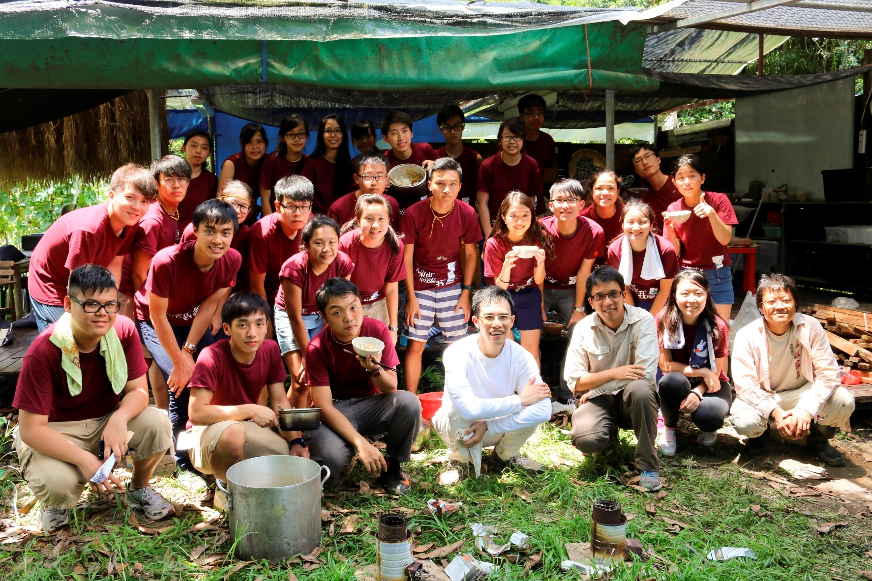 Freshmen of New Asia College enjoy delicious organic food.