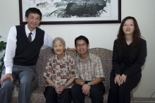 Professor Timothy Kwok, Director of Jockey Club Centre for Positive Ageing and Professor, School of Public Health, CUHK (1st left), Miss Florence Ho, General Manager, Jockey Club Centre for Positive Ageing (1st right) and Ms Tong, a demented patient (2nd left)