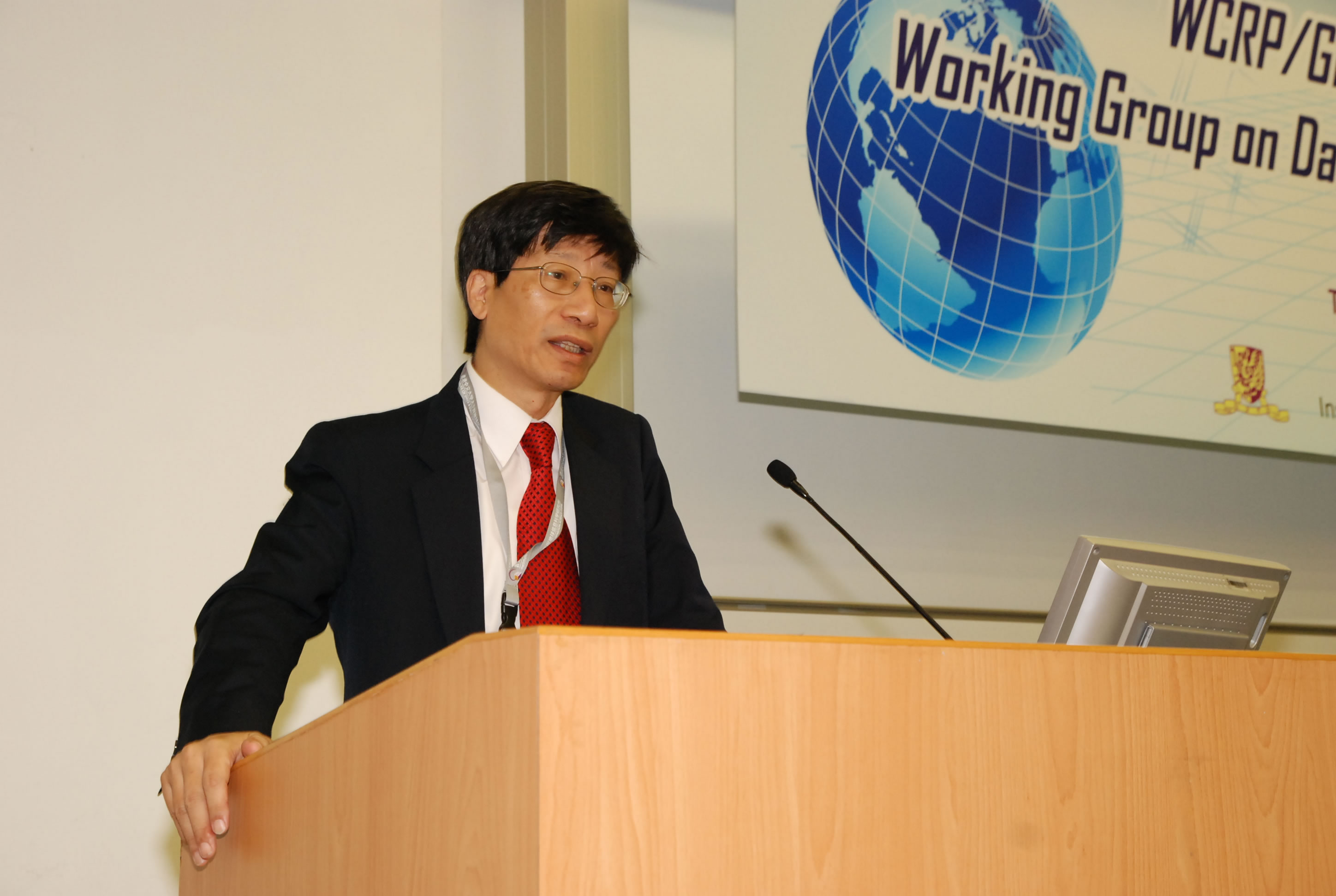 Professor Kenneth Young, Pro-Vice-Chancellor, CUHK officiates at the opening of the workshop