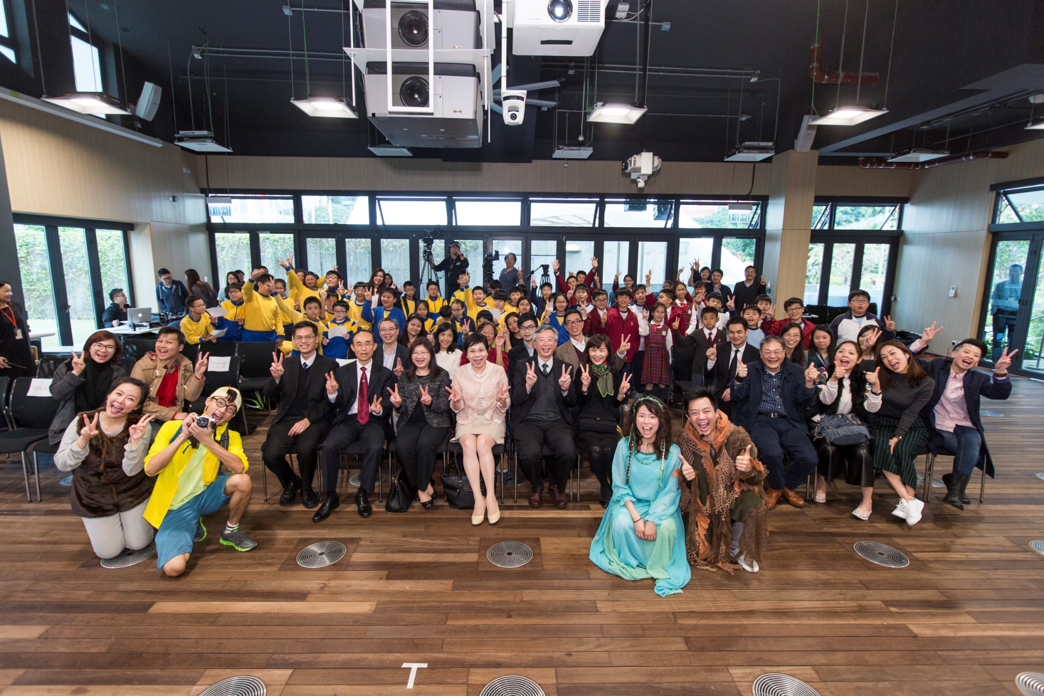 A group photo of all guests and the cast of The Drama of Climate Change