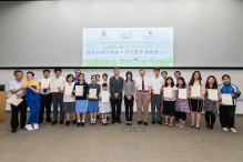 (9th to 11th from right) Prof. Gabriel Lau, AXA Professor of Geography and Resource Management and Director of the Institute of Environment, Energy and Sustainability, CUHK; Ms Vivian Lee, Senior Charities Manager of The Hong Kong Jockey Club; and Prof. Tung Fung, Associate Vice-President of CUHK present certificates of participation to members of the Go Green Community – Jockey Club Carbon Reduction Partnership Scheme.