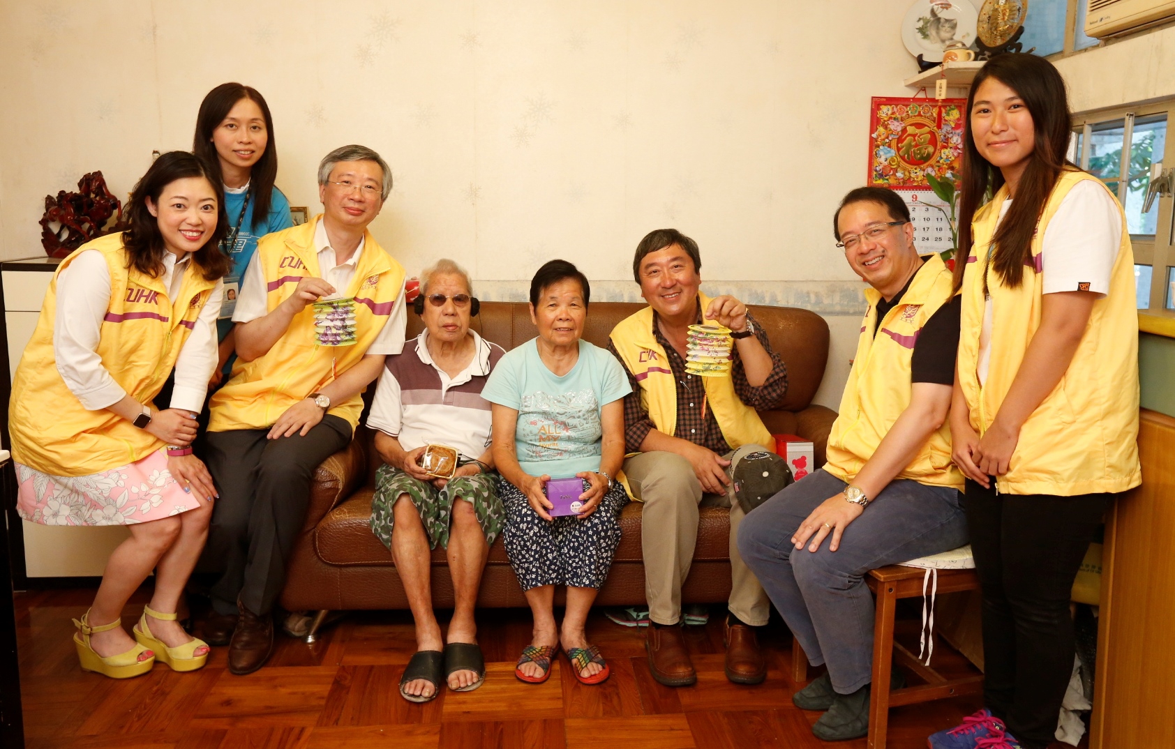 Prof. Joseph Sung visits elderly people living in Ma On Shan.