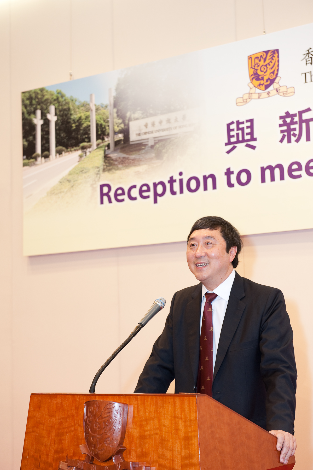 Professor Joseph Sung gives a speech at the tea reception for staff and student