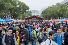 Over 5,000 alumni and their family members participate in the CUHK Alumni Homecoming.