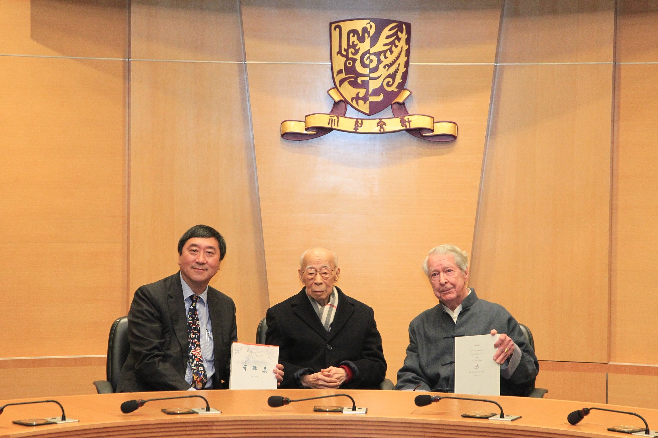 Prof. Jao Tsung-I (middle) presents his valuable collection of poems and works to Prof. Nils Göran David Malmqvist (right).