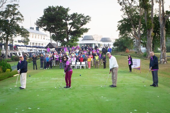 The Tee-off Ceremony was officiated at by (from left) Dr Yeung Ming-biu, Mrs Carol Tsang, Mr Stewart Cheng and Professor Fok Tai-fai.<br />
