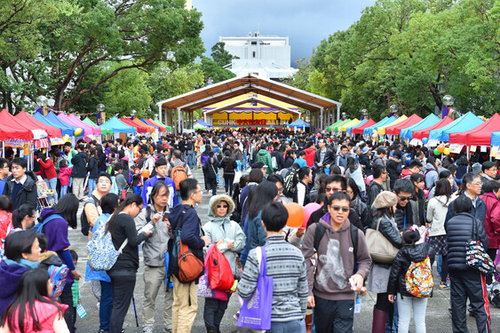 逾五千五百名中大校友及亲友参与中大校友日。