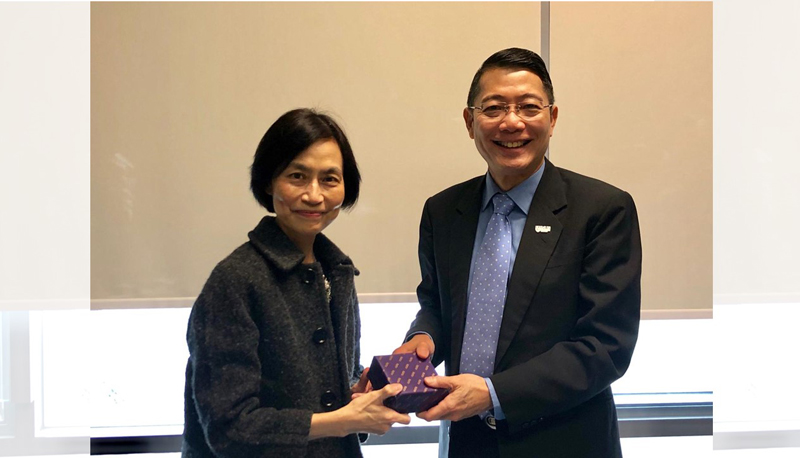 Prof. Victor Shim (right), Associate Vice President of National University of Singapore Global Relations Office is warmly welcomed by Prof. Wong Suk-ying, Associate Vice-President, CUHK.